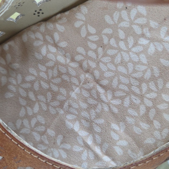 JBU By JAMBU Bellrose 8M Comfort Mary Jane Shoes in Tan with Cutout Detail - Picture 12 of 16